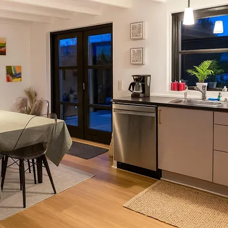 Hébergement de vacances Lovely Near With Sauna *